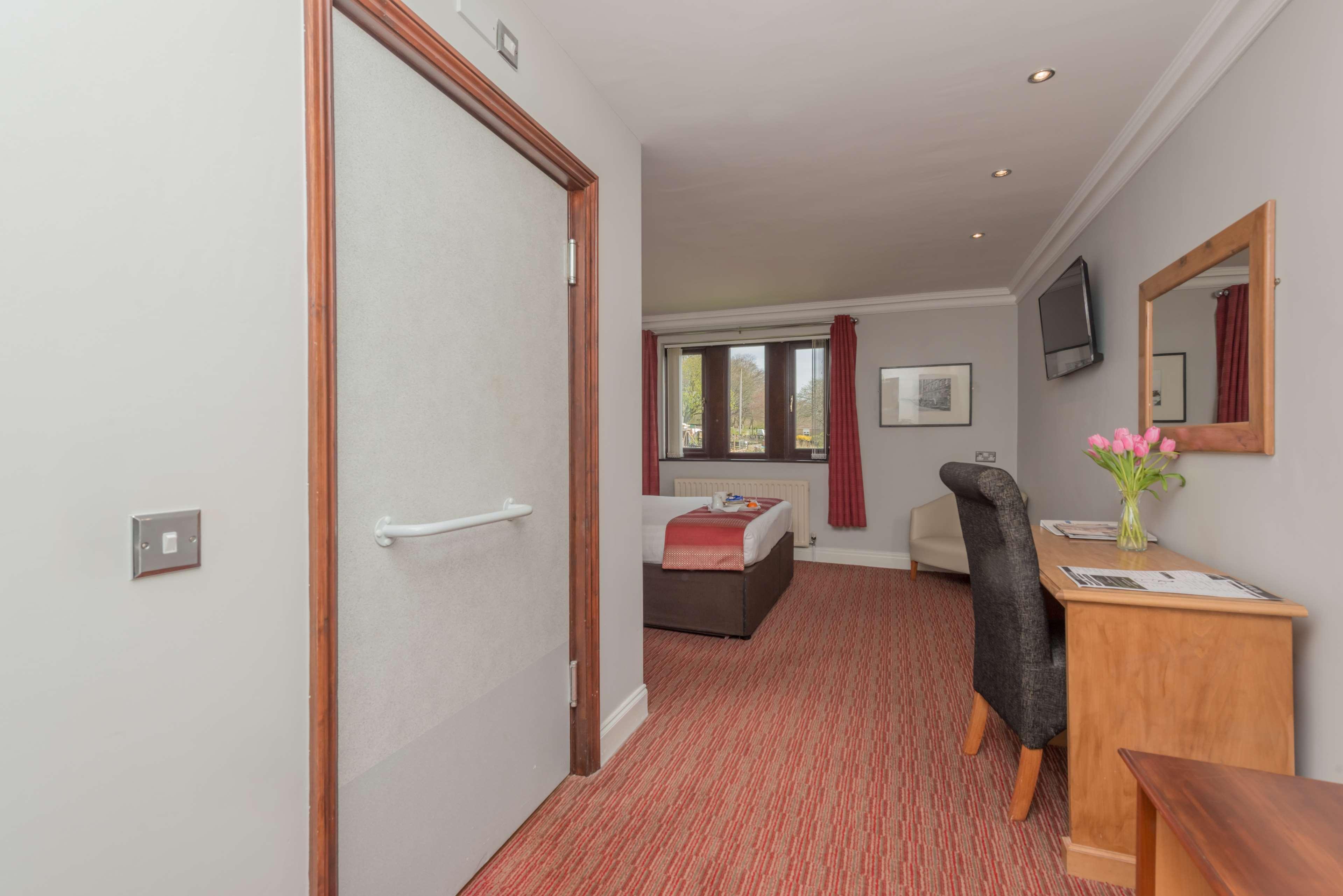 Hotel Western Guide Post