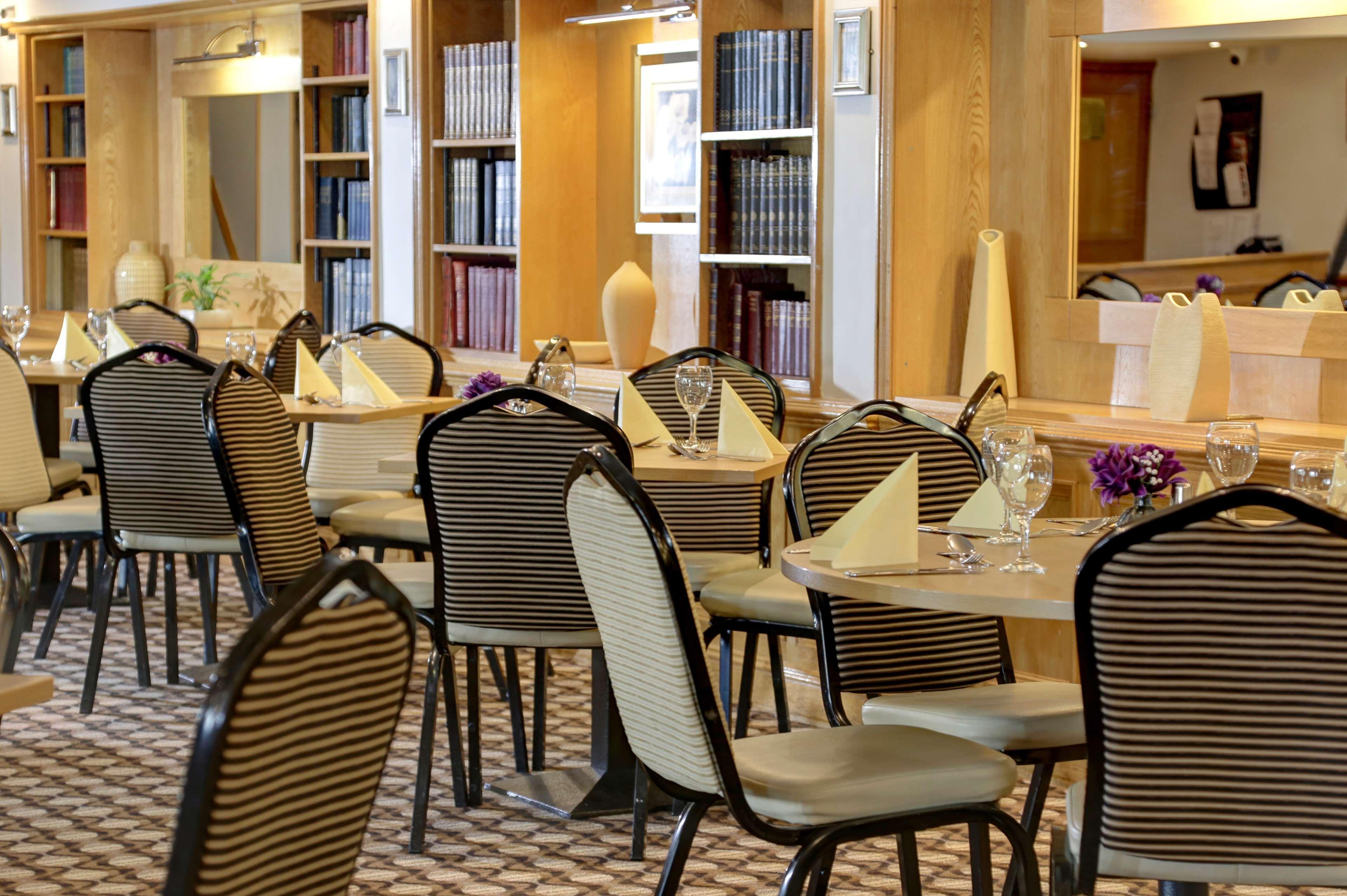 Hotel Western Guide Post