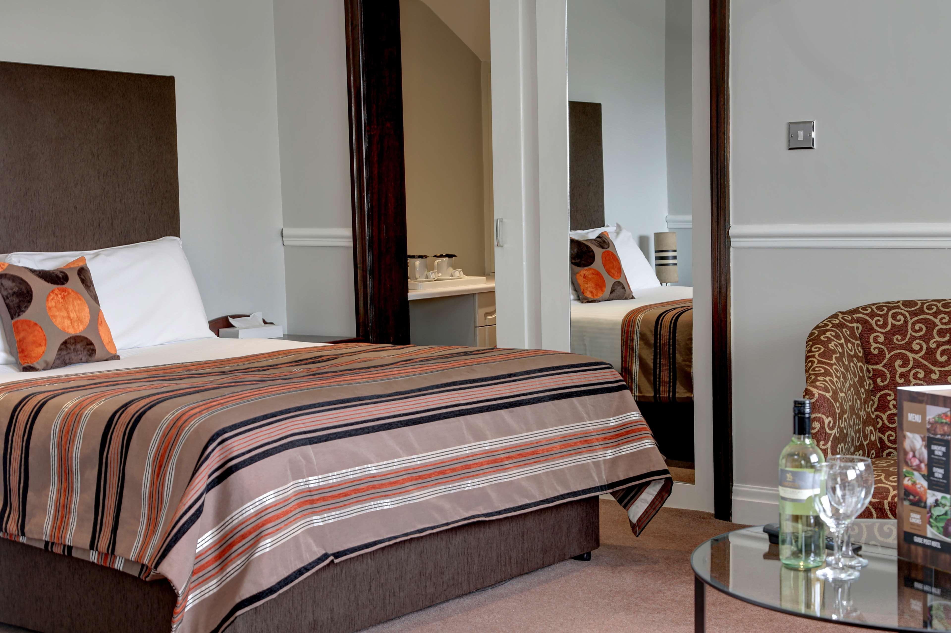 Hotel Western Guide Post